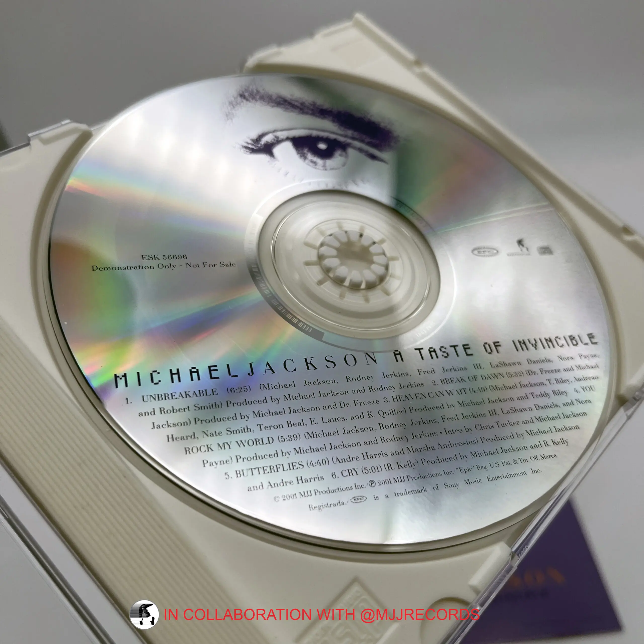 Michael Jackson ‘A TASTE OF INVINCIBLE’ Promo CD (USA) - Image 5